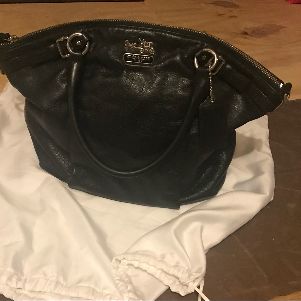 Coach everyday bag. Full zipper closure